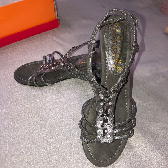 New York Transit Low Wedge Strappy Sandals SZ 8 Worn Once - Picture 4 of 11